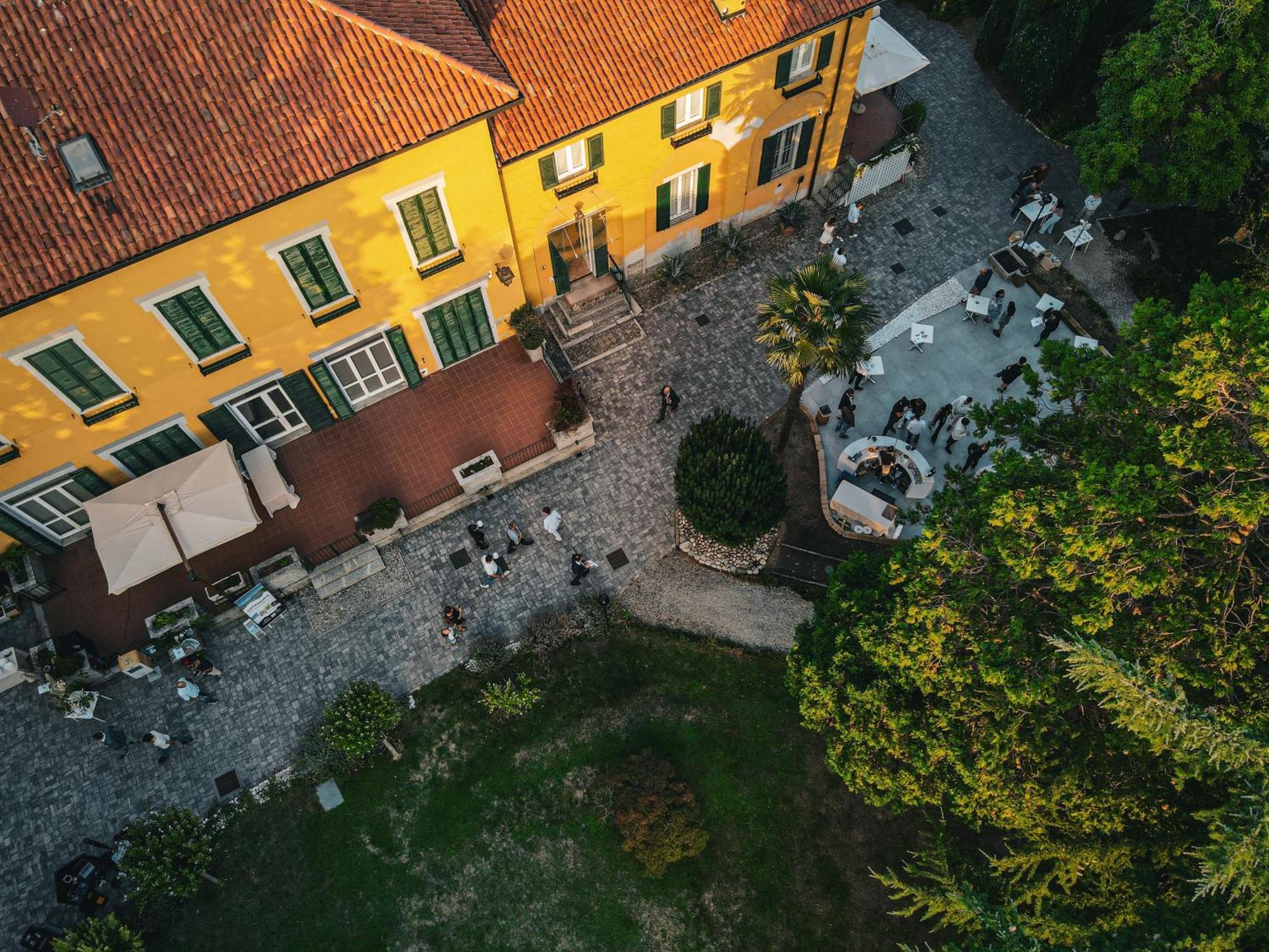 Foresteria La Torretta Fino Mornasco Exteriör bild